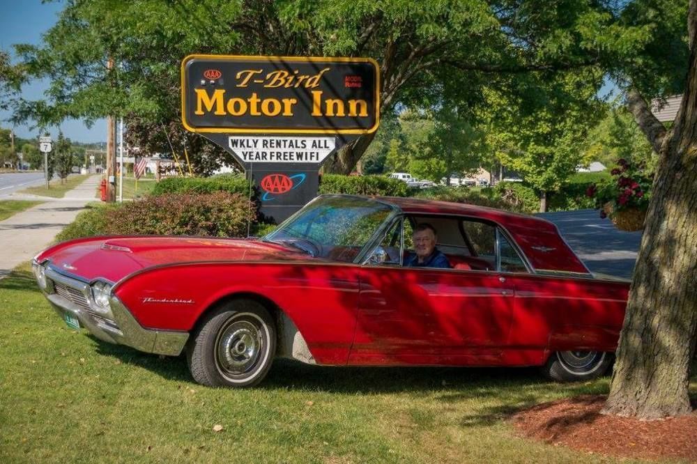 T-Bird Motor Inn Шелбърн Екстериор снимка