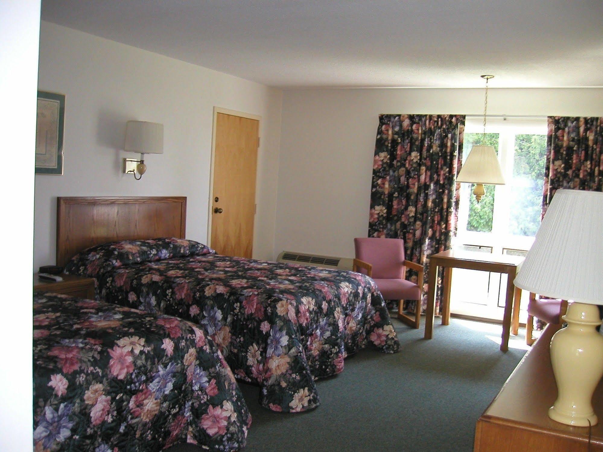 T-Bird Motor Inn Шелбърн Екстериор снимка